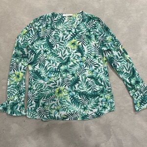 Beautiful green floral woman’s top. Medium size